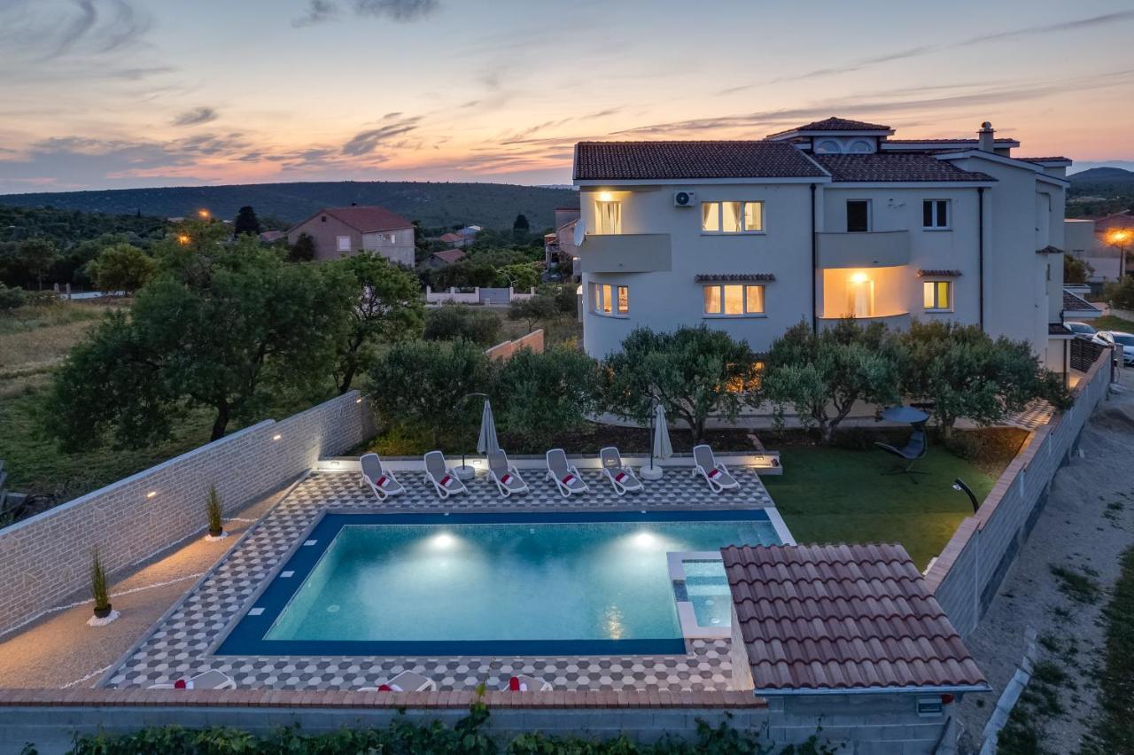 Apartment Miruna S Bazenom Donje Rastane 外观 照片