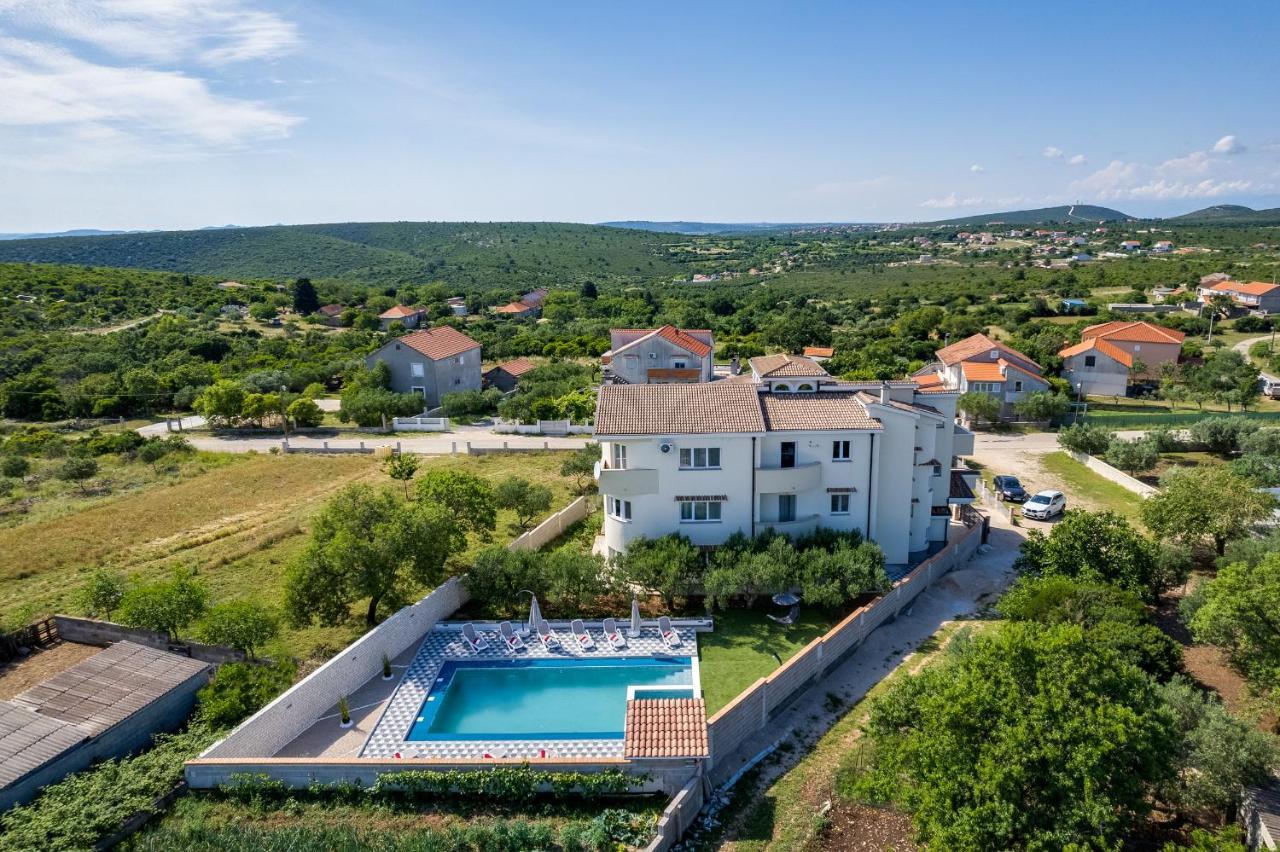 Apartment Miruna S Bazenom Donje Rastane 外观 照片