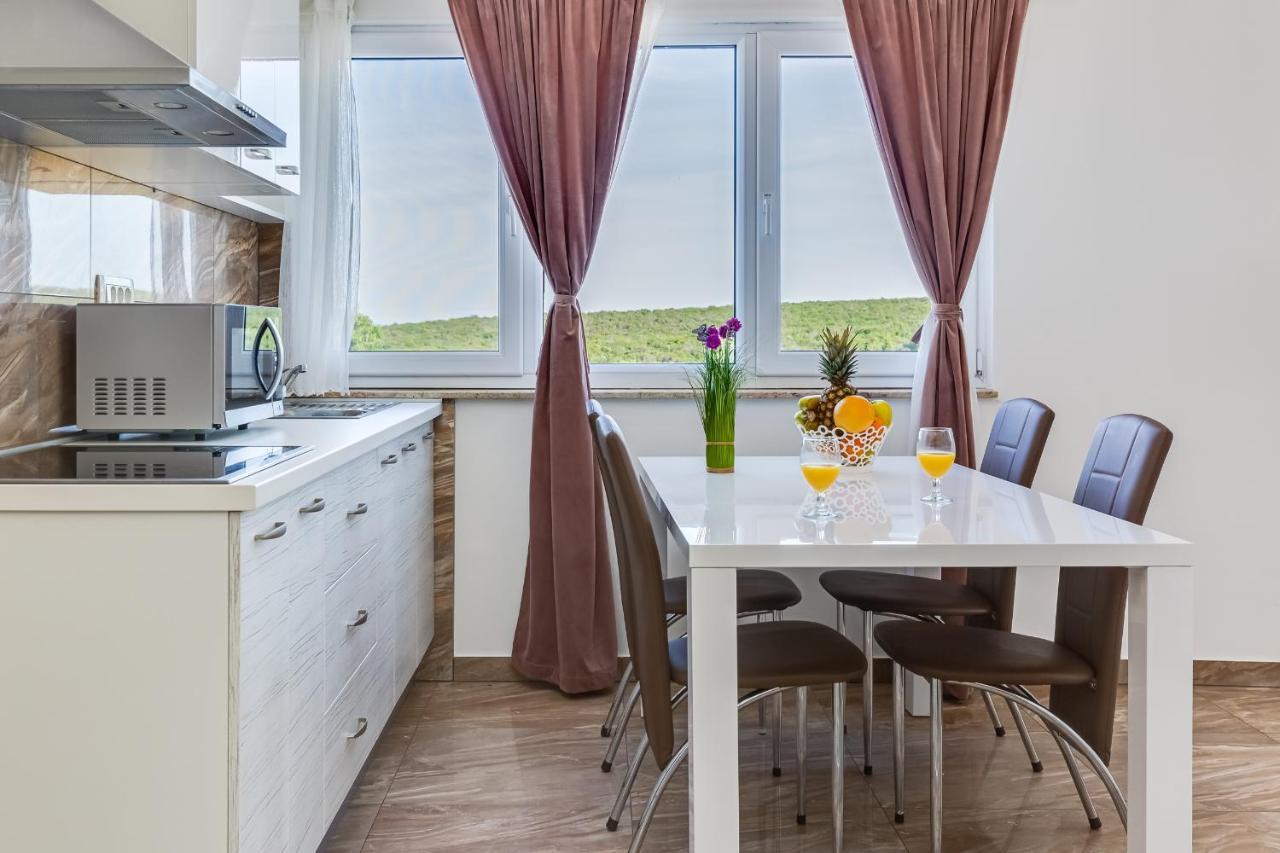 Apartment Miruna S Bazenom Donje Rastane 外观 照片