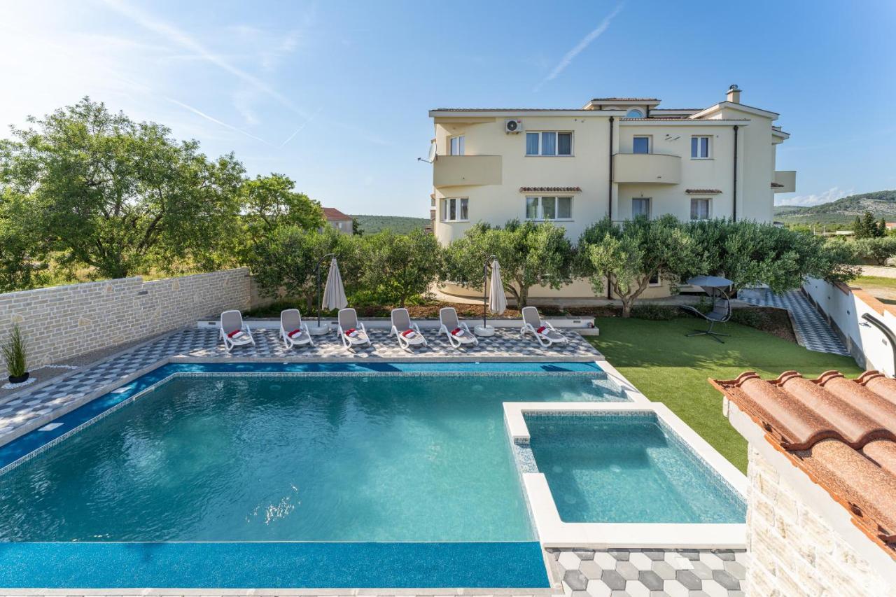 Apartment Miruna S Bazenom Donje Rastane 外观 照片
